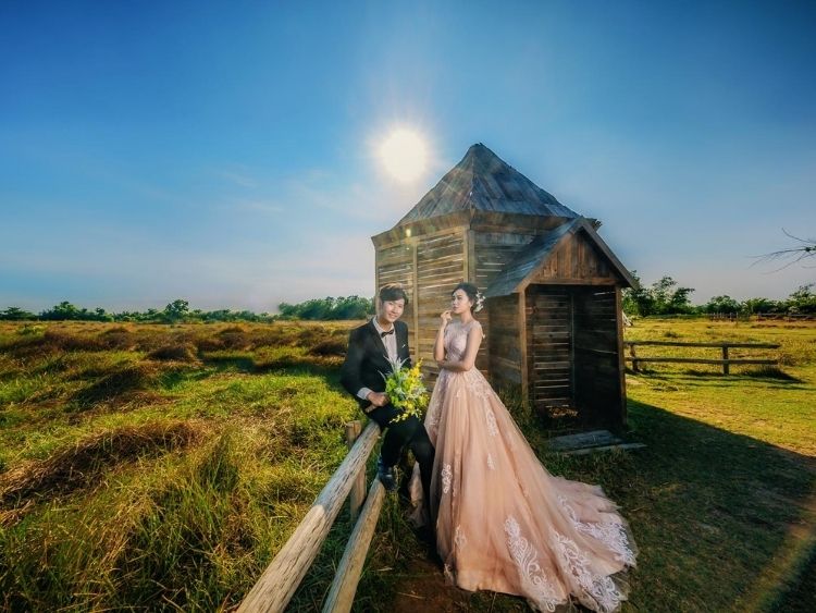 Chụp ảnh cưới Hàn Quốc ngoài trời