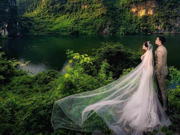 Chụp ảnh cưới Hàn Quốc ngoài trời