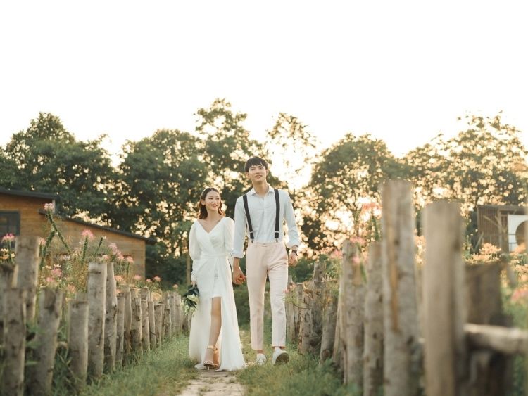 Chụp ảnh cưới Hàn Quốc ngoài trời