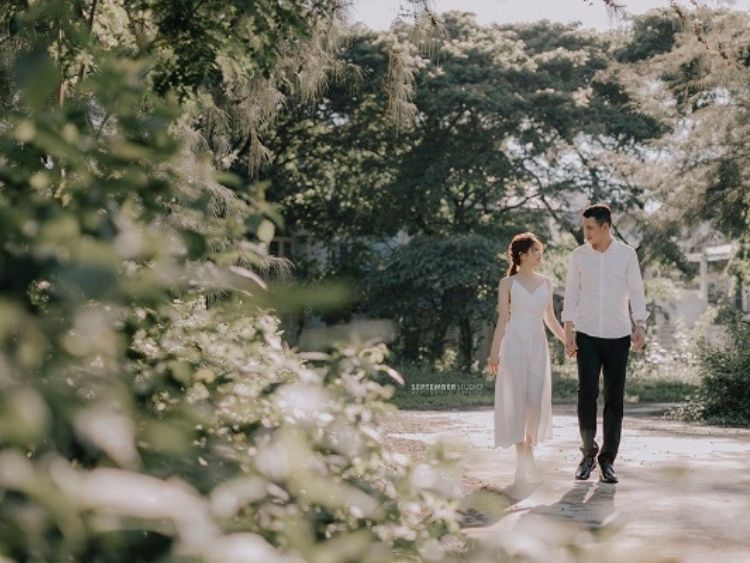 Chụp ảnh cưới Hàn Quốc ngoài trời