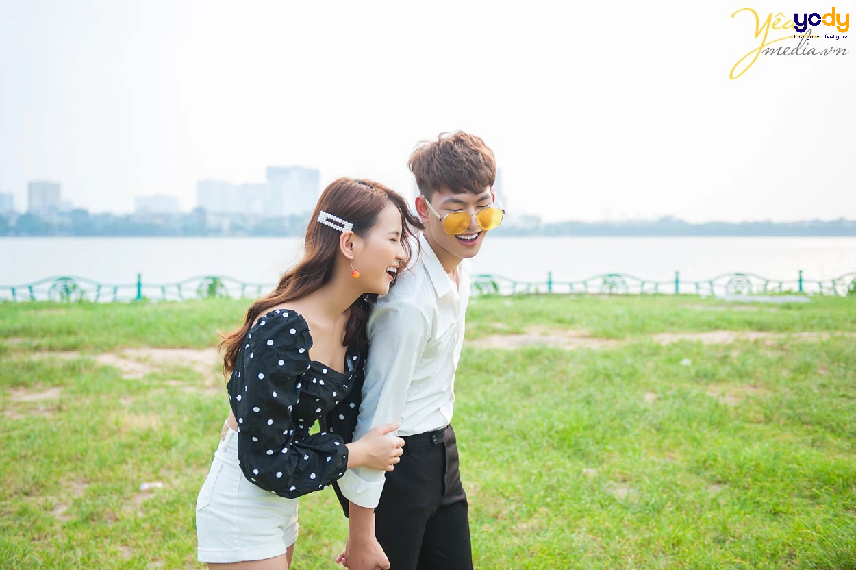 chụp ảnh đồng cỏ xanh