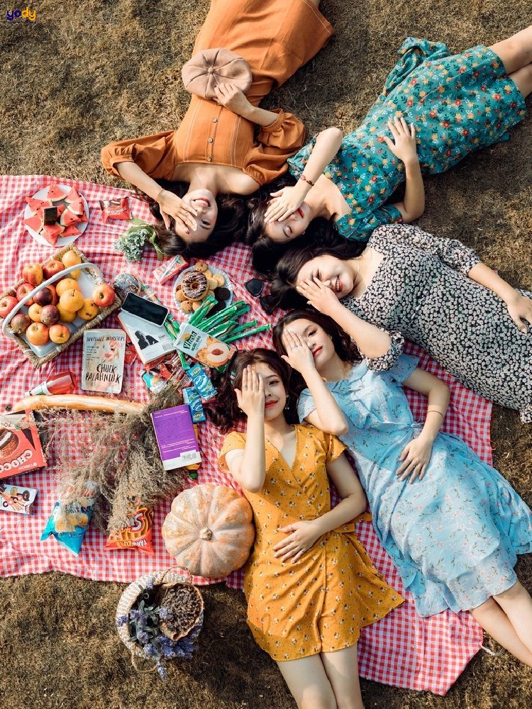 7 Cách tạo dáng chụp ảnh picnic đẹp mê hồn không thể bỏ lỡ