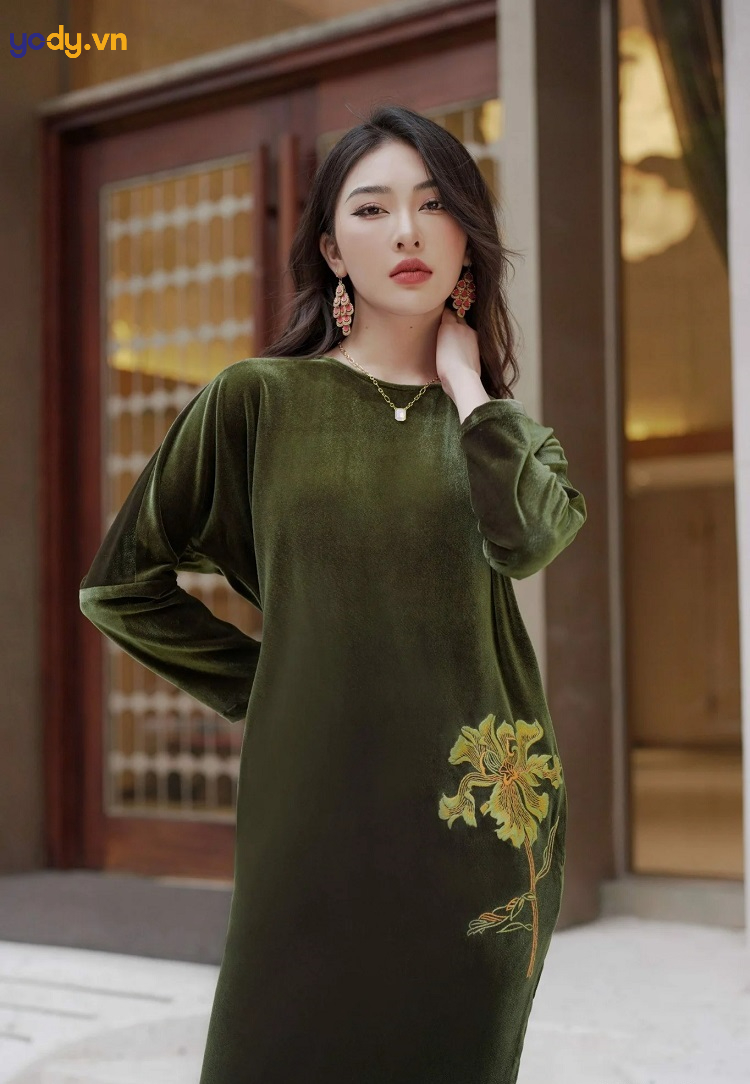 10 mẫu áo dài nhung sang trọng cho mùa Tết 2020-2021 | Quyên Nguyễn Bridal