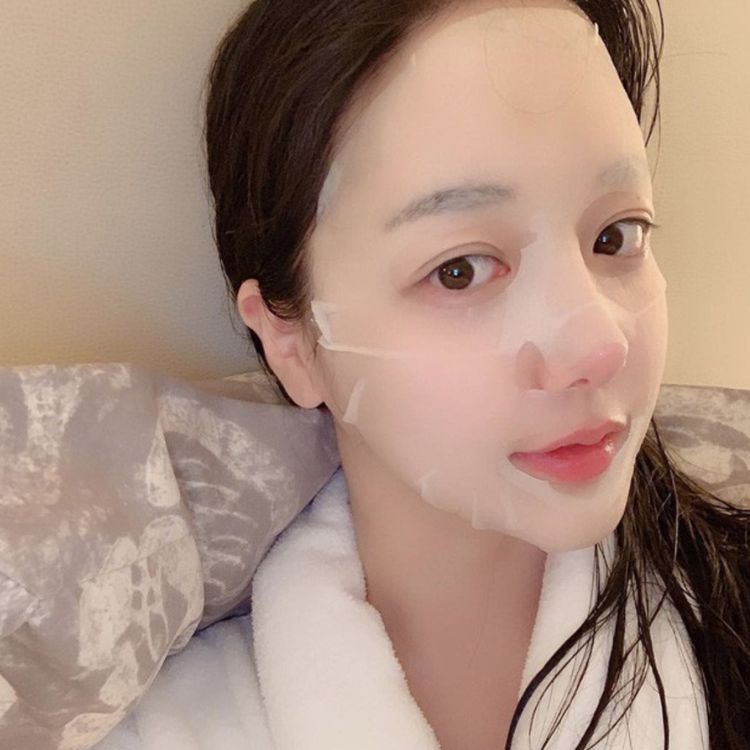 Đặp mặt nạ giấy