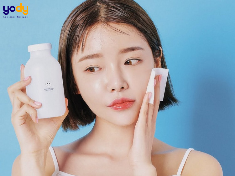 Bổ sung thêm toner, kem dưỡng là bước không thể thiếu