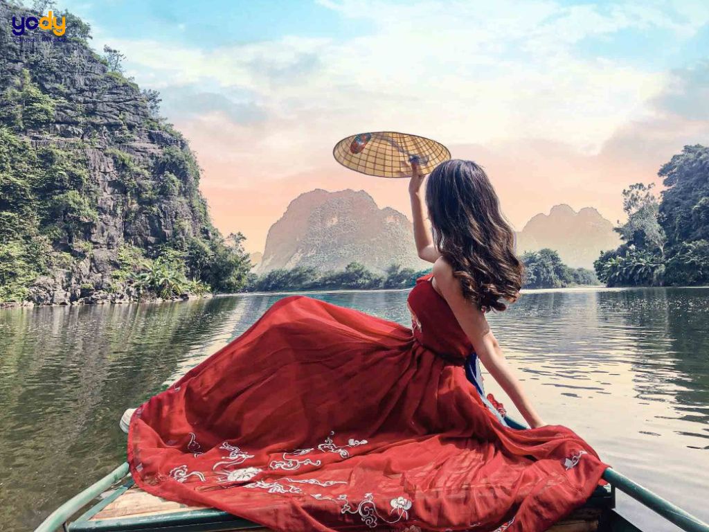 Váy thổ cẩm sắc màu