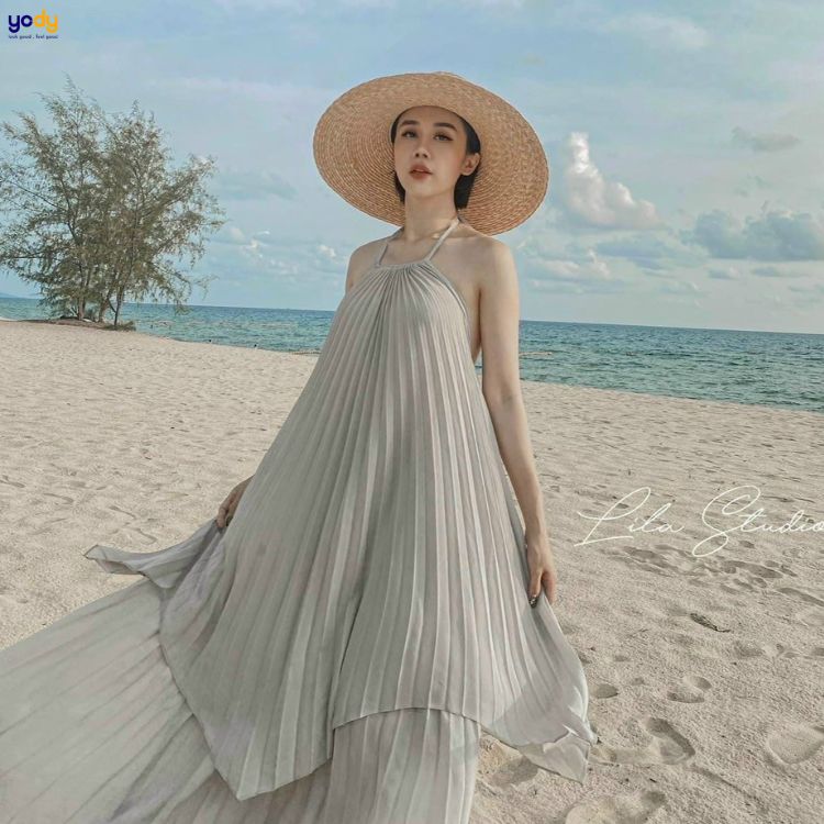 Váy cổ yếm 