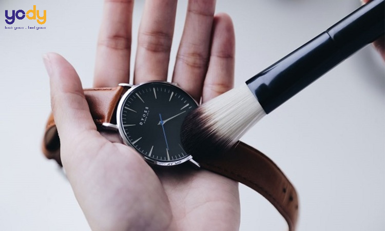 đồng hồ bị hấp hơi nước