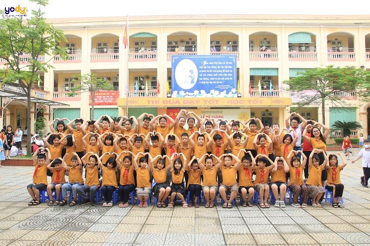 Chọn đồng phục họp lớp theo độ tuổi