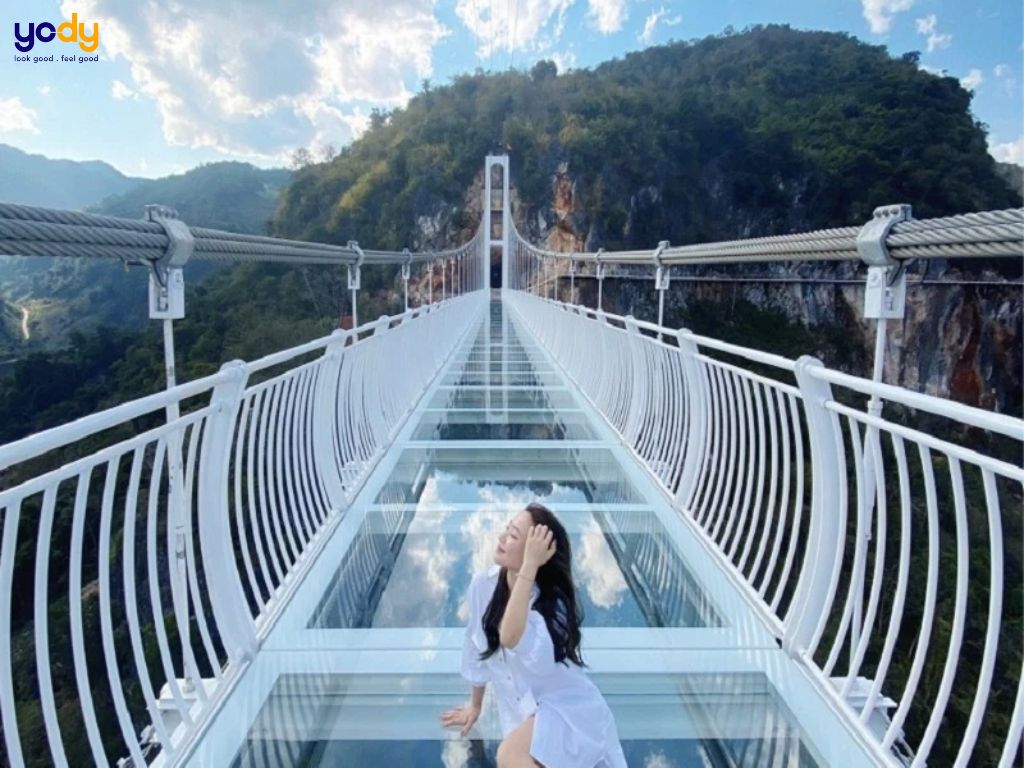 Giá vé tham quan cầu kính Bạch Long