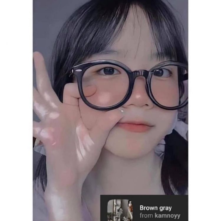 Hỉnh ảnh gái cute hạt me chụp Instagram