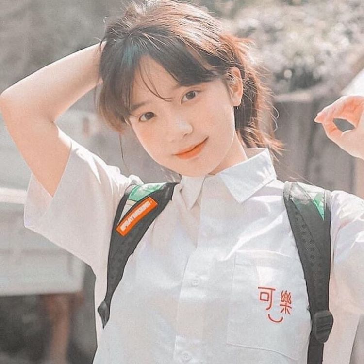 Hỉnh ảnh gái cute hạt me chụp Instagram