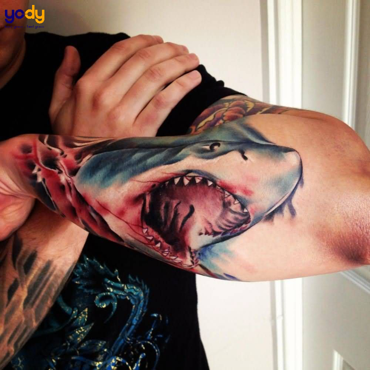 Tattoo cá mập siêu chất ở cánh tay