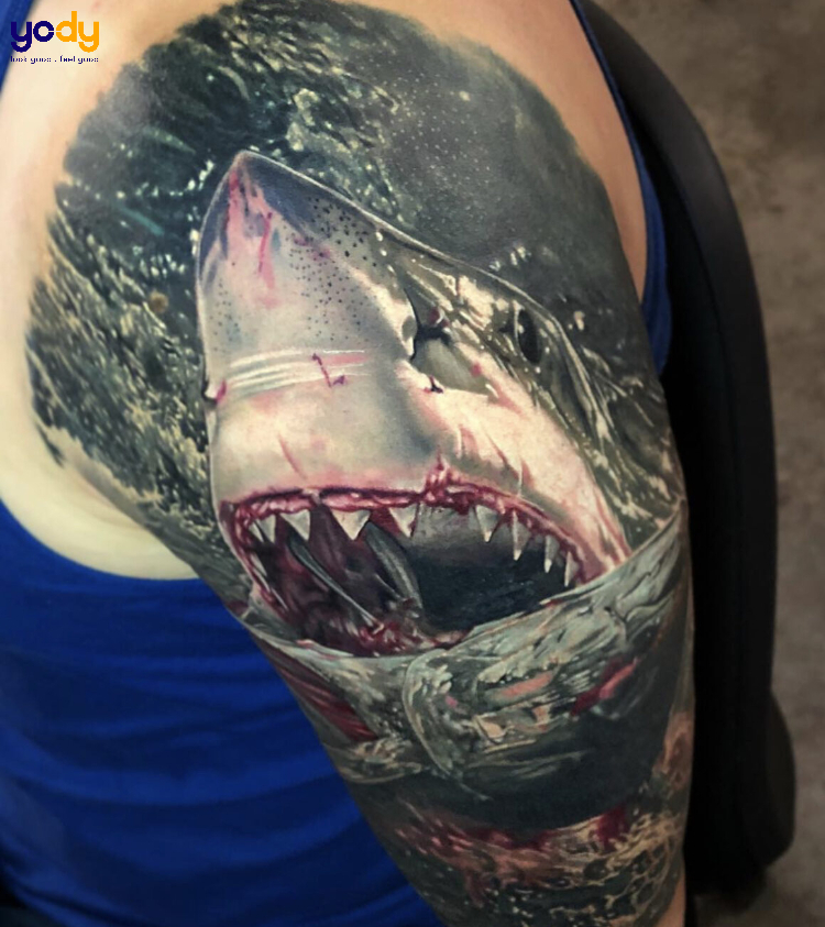 Tattoo cá mập tấn công