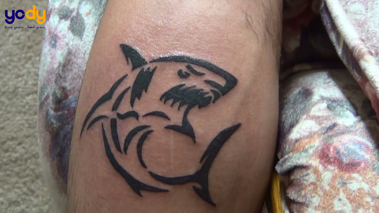 Tattoo cá mập bộ lạc chất