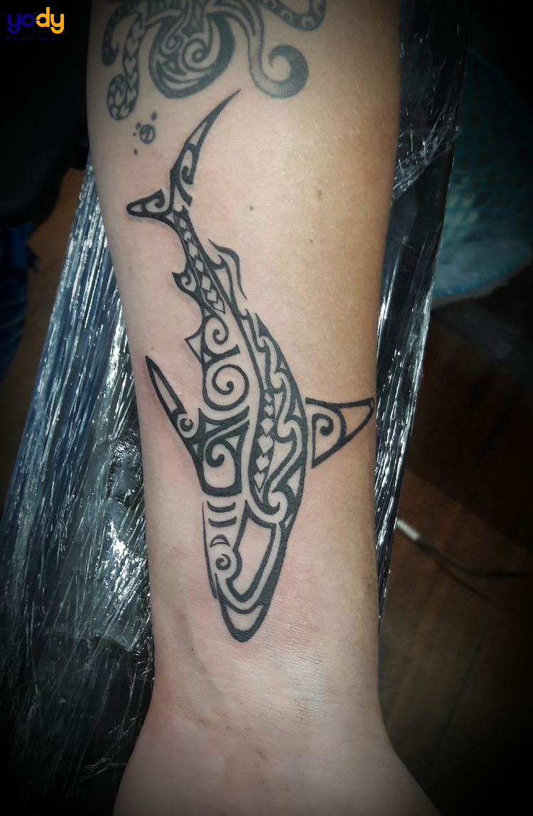 Tattoo cá mập tribal siêu bắt mắt