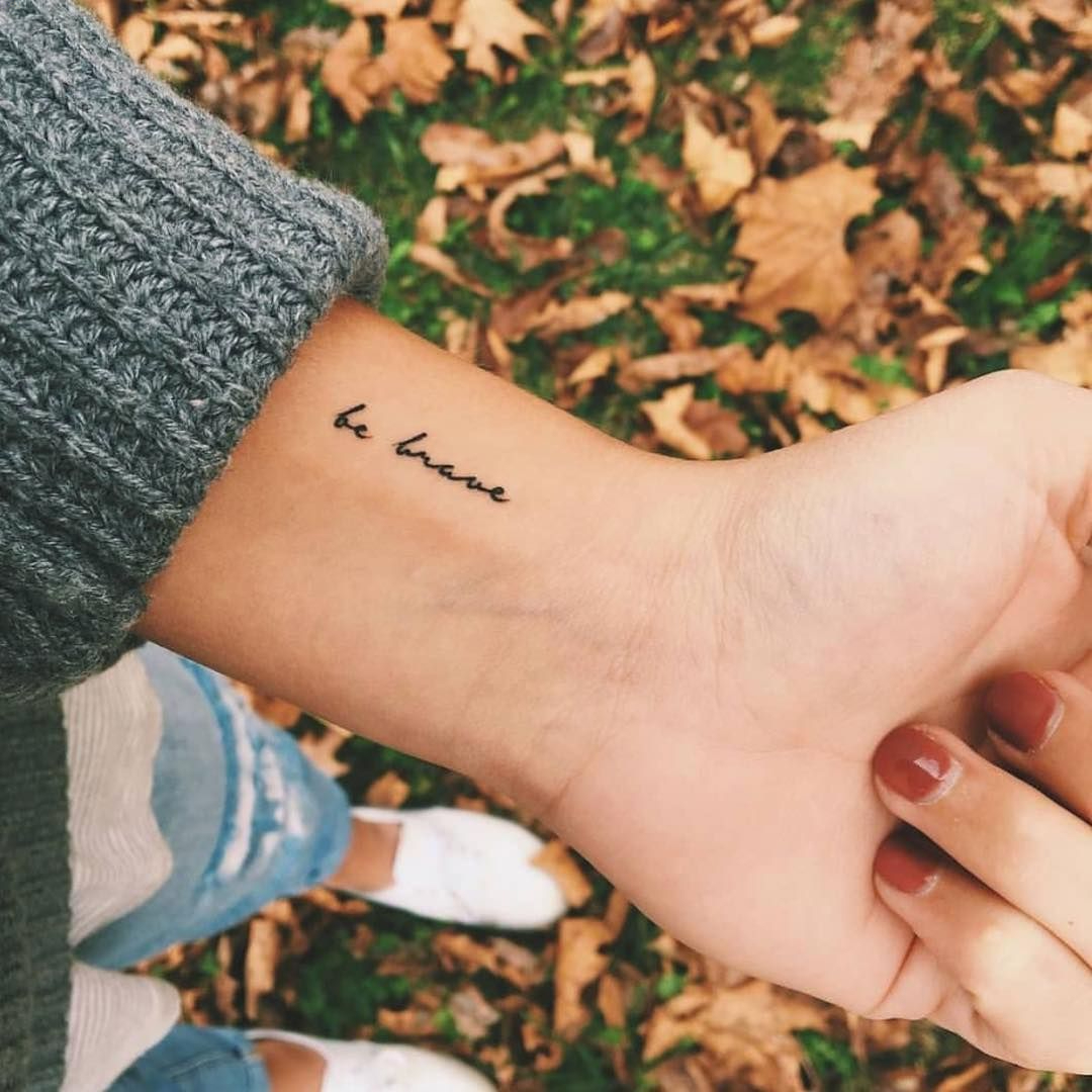 Tattoo chữ Be brave ở cổ tay