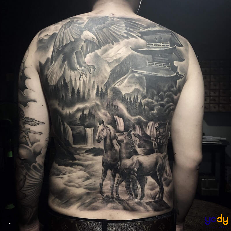 Hình xăm con ngựa kín lưng