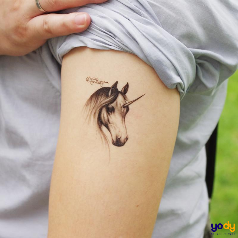 Hình xăm con ngựa nhỏ cho nữ
