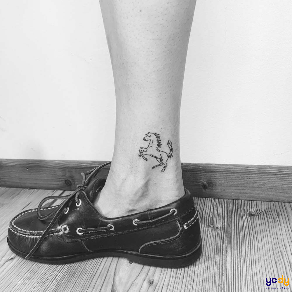 Hình xăm con ngựa mini cho nữ