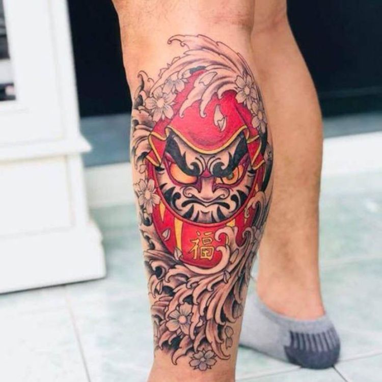 Hình xăm Daruma bắp chân