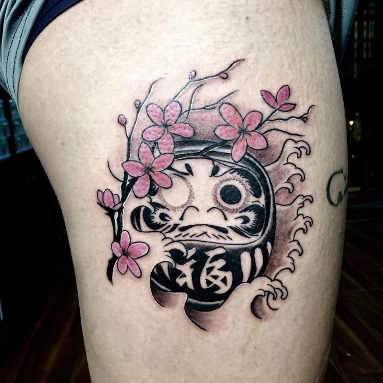 Daruma và hoa anh đào