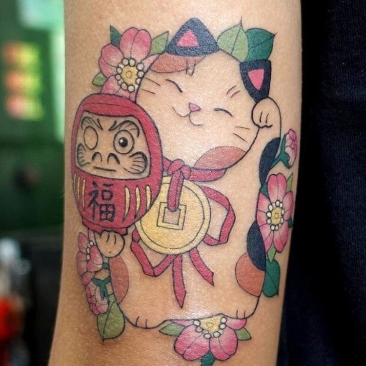Hình xăm Daruma với mèo