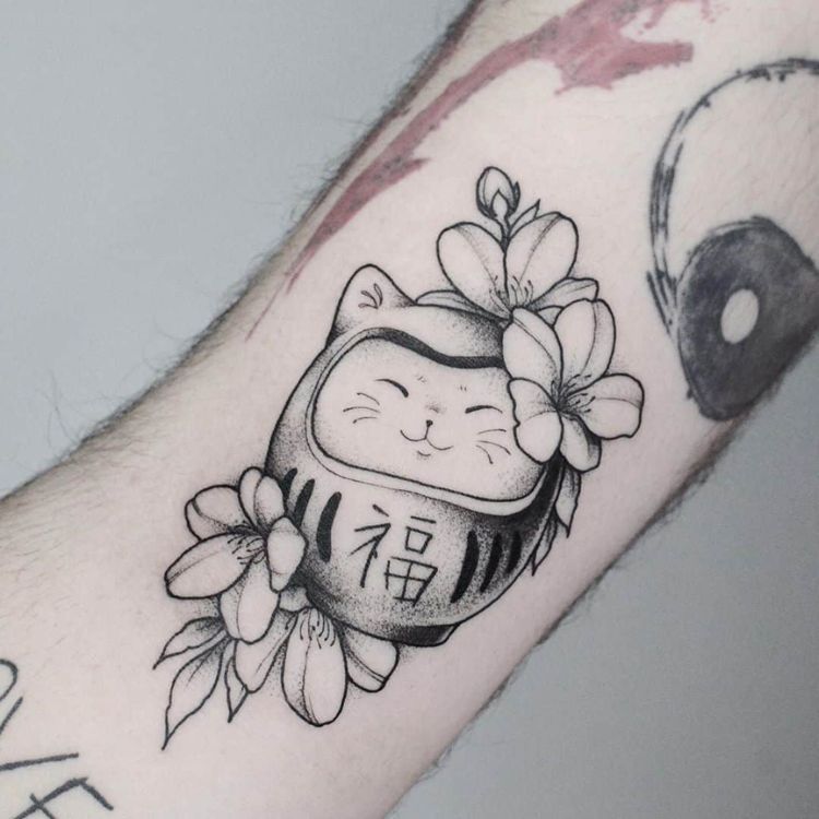 tattoo Daruma với mèo