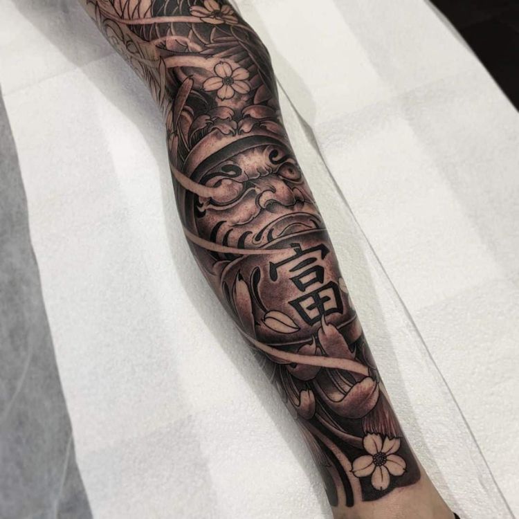 Daruma xăm full chân