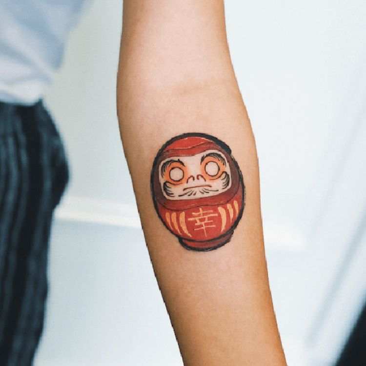 Hình xăm Daruma nhỏ gọn