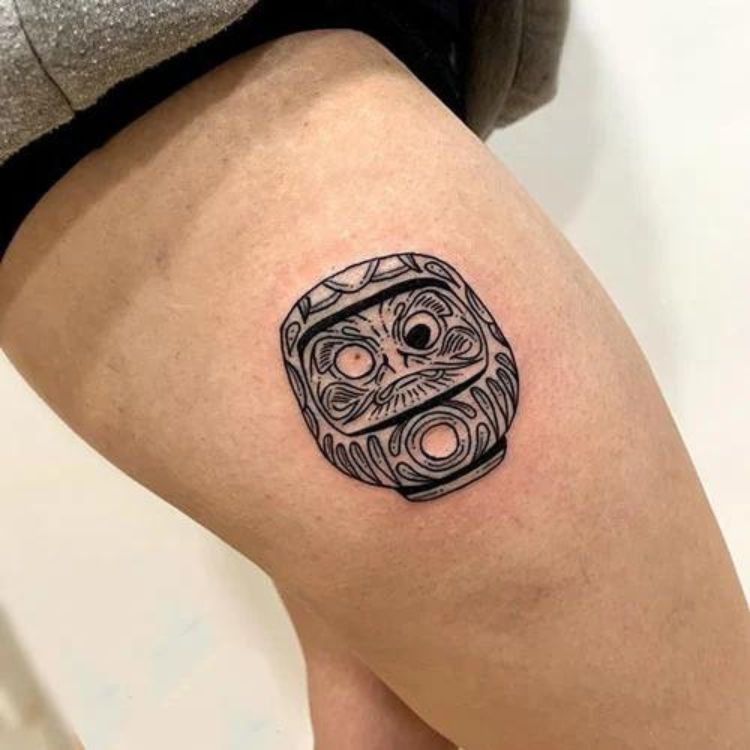 Daruma nhỏ xăm chân