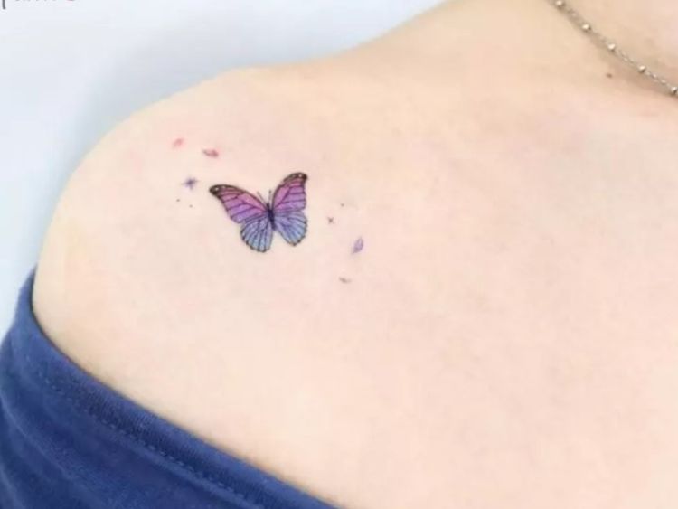 Hình xăm con bướm ở vai