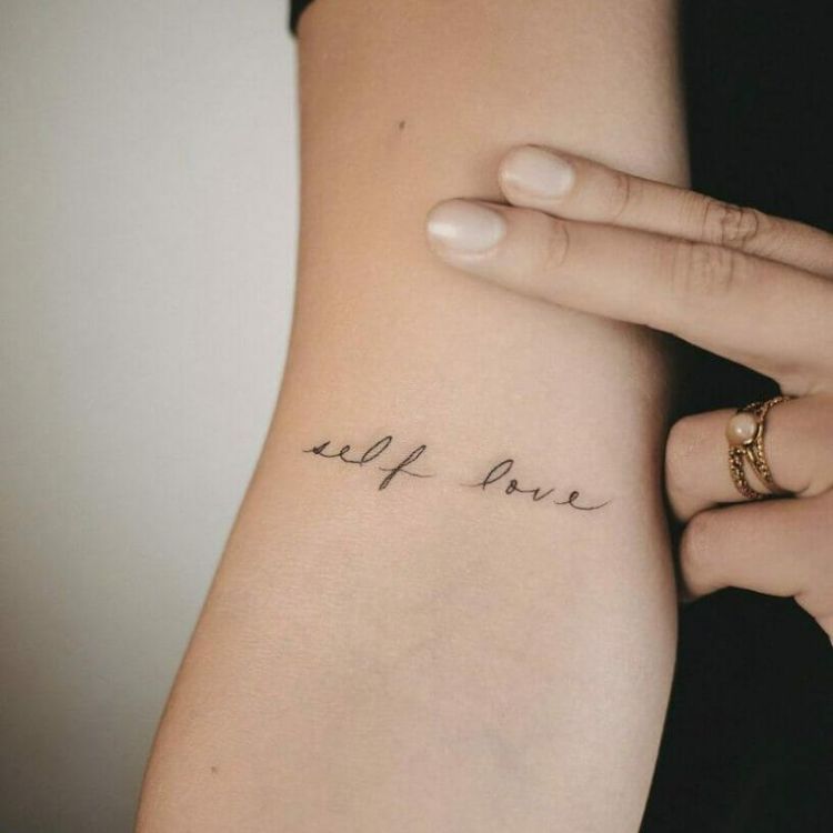 Hình xăm chữ Self Love