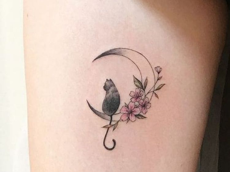 Hình xăm mặt trăng và mèo con