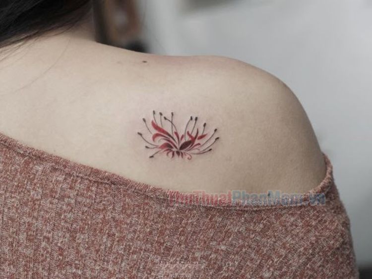 Hình xăm đẹp cho nữ ở vai 