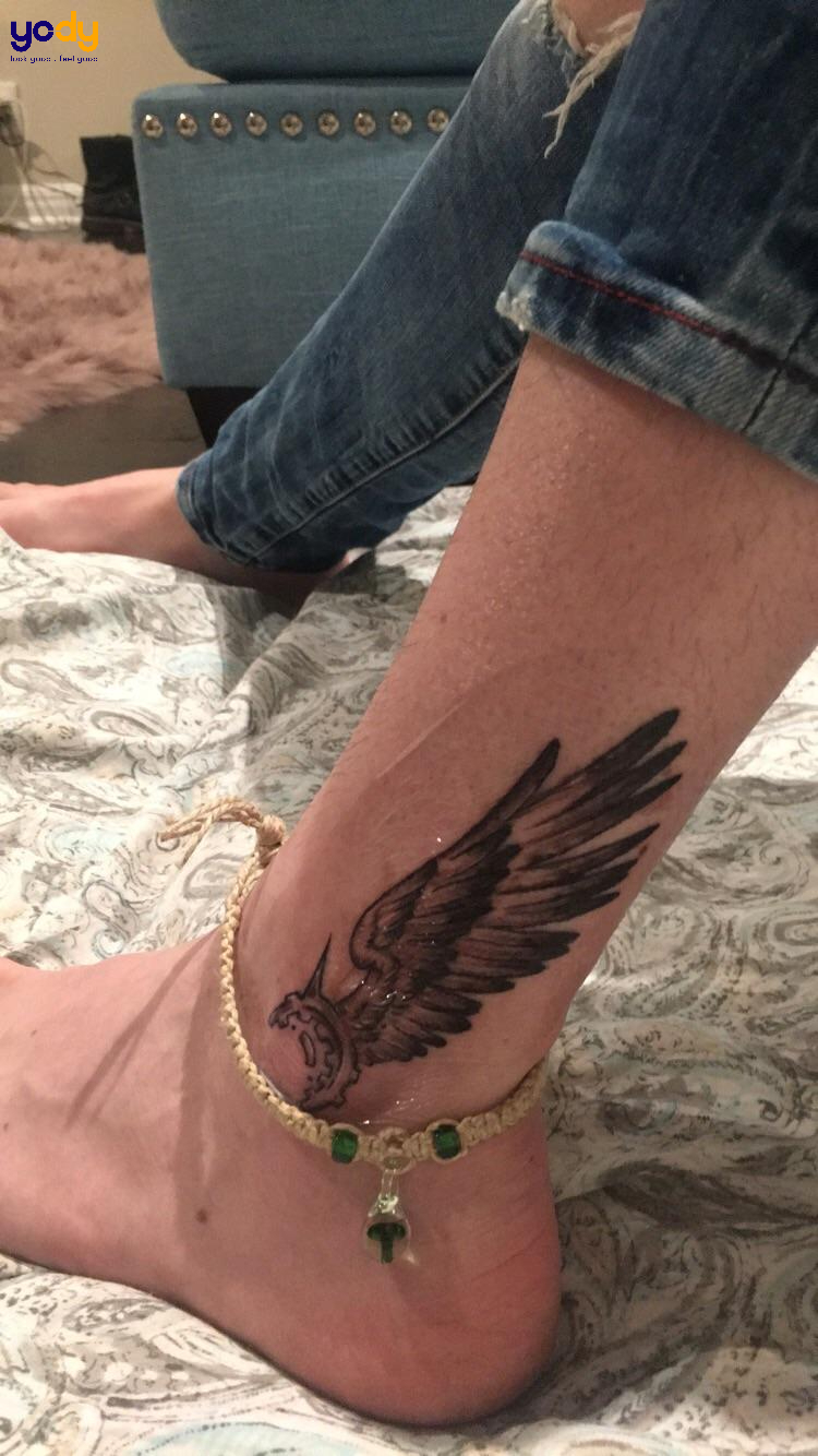 Tattoo cánh đẹp ở chân