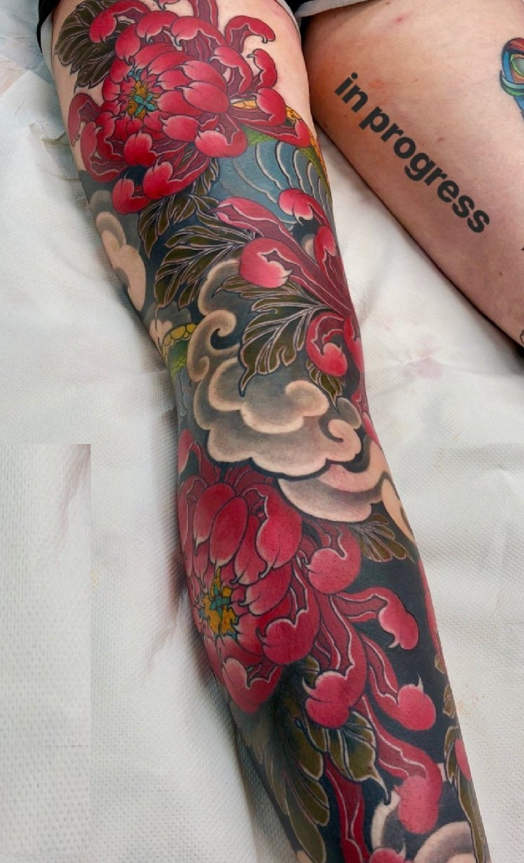 Tattoo hoa mẫu đơn full chân