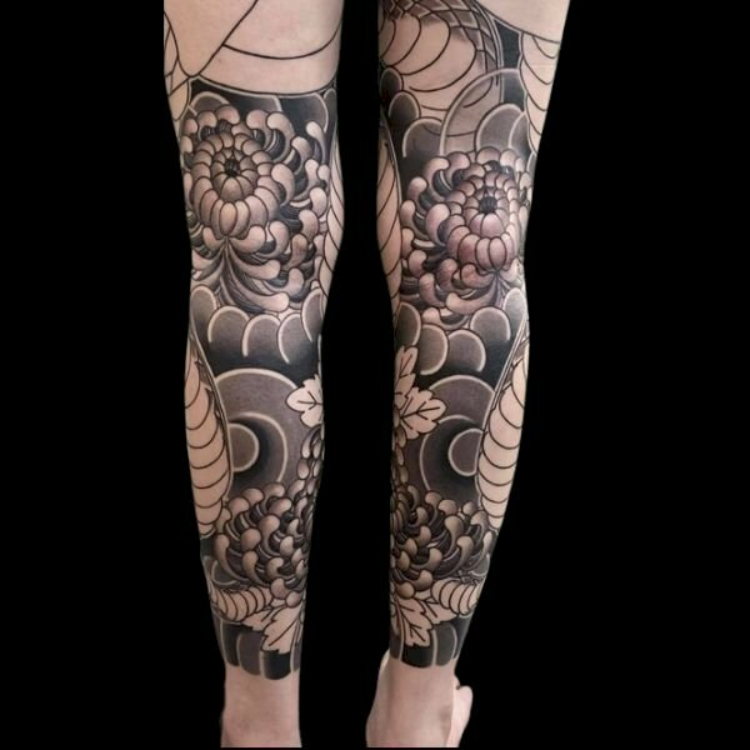 Tattoo hoa mẫu đơn màu đen trắng đơn giản