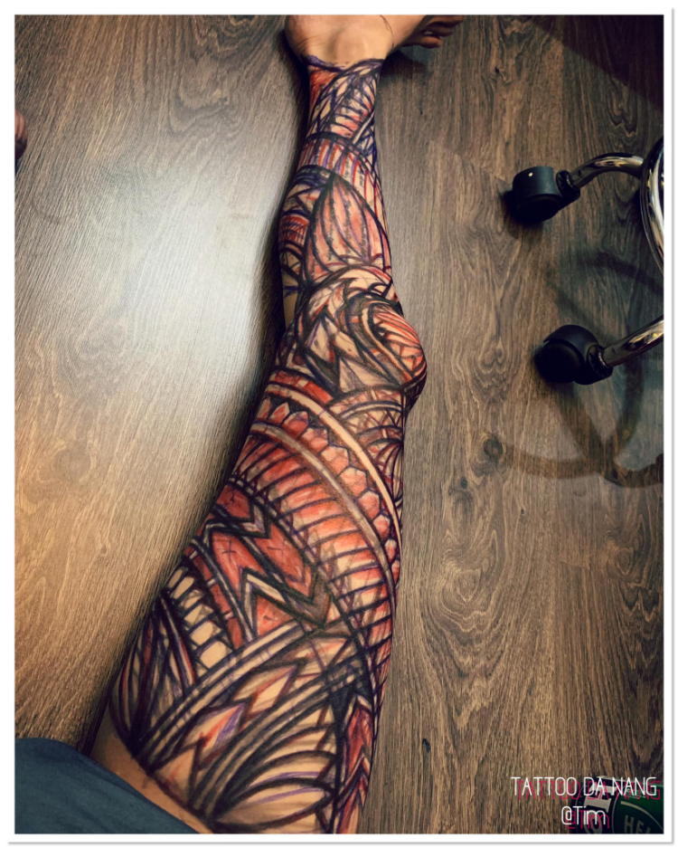 Tattoo Maori full chân độc lạ