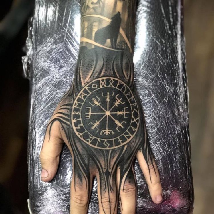 hình xăm la bàn vegvisir 