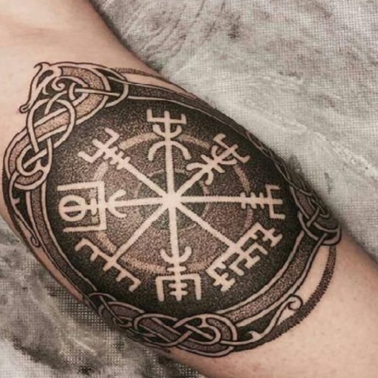 hình xăm la bàn vegvisir 