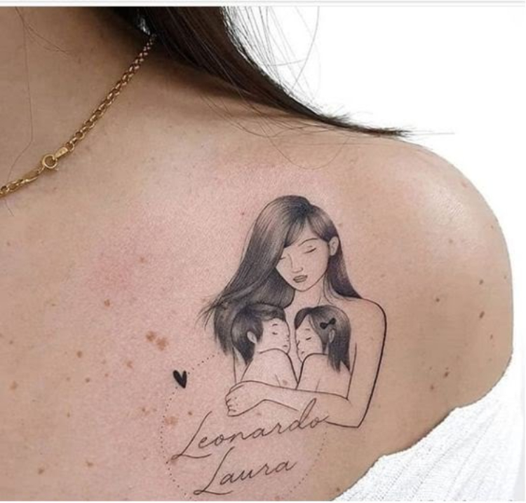 Tattoo mẹ bồng 2 con đi ngủ