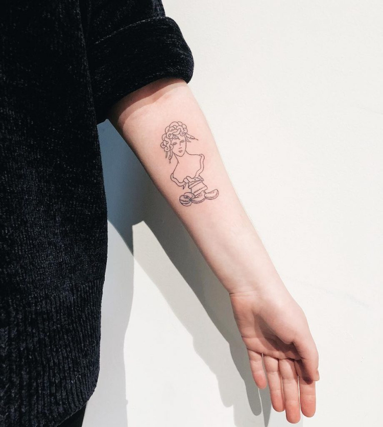 Xăm hình Medusa mini đơn giản, nghệ thuật