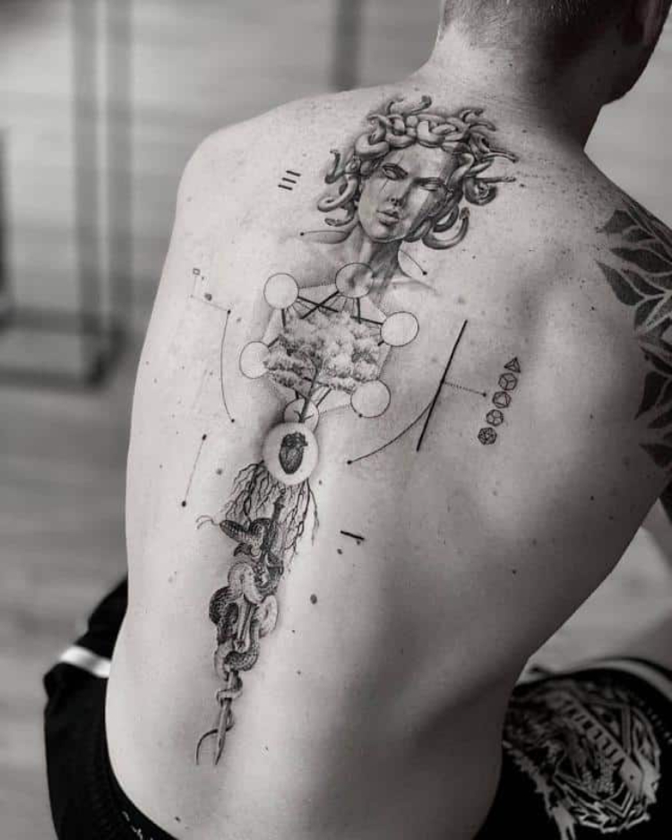 Hình xăm Medusa full lưng nghệ thuật siêu đẹp