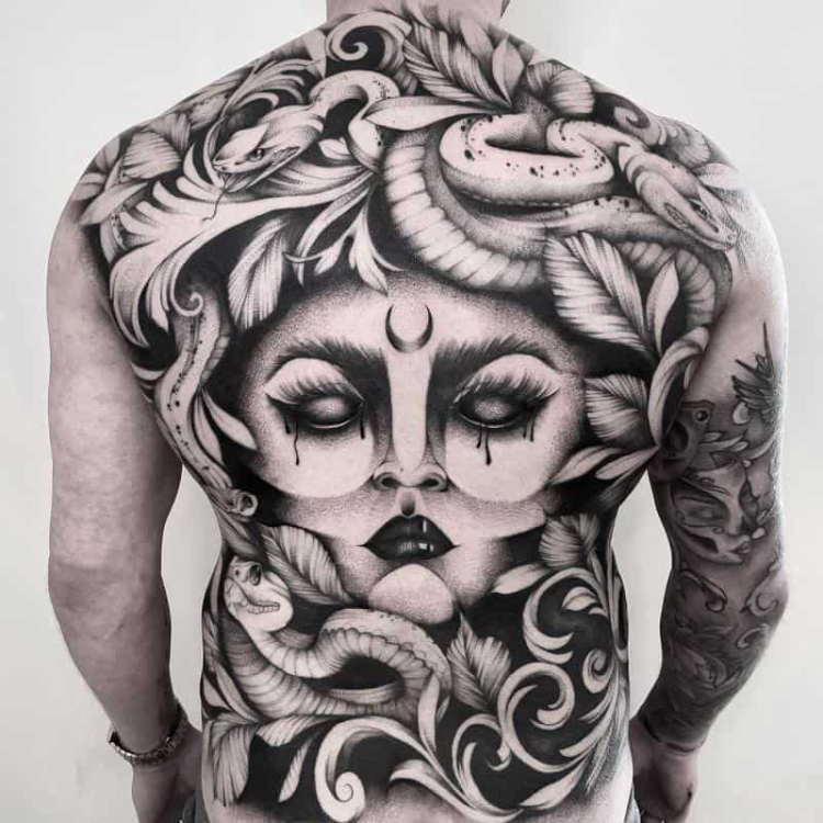 Hình xăm nữ thần Medusa phong cách lạ mắt, độc đáo