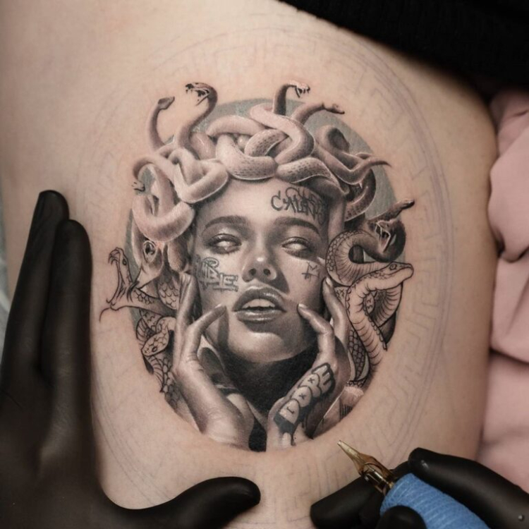 Tattoo nữ thần Medusa phong cách cá tính, trẻ trung