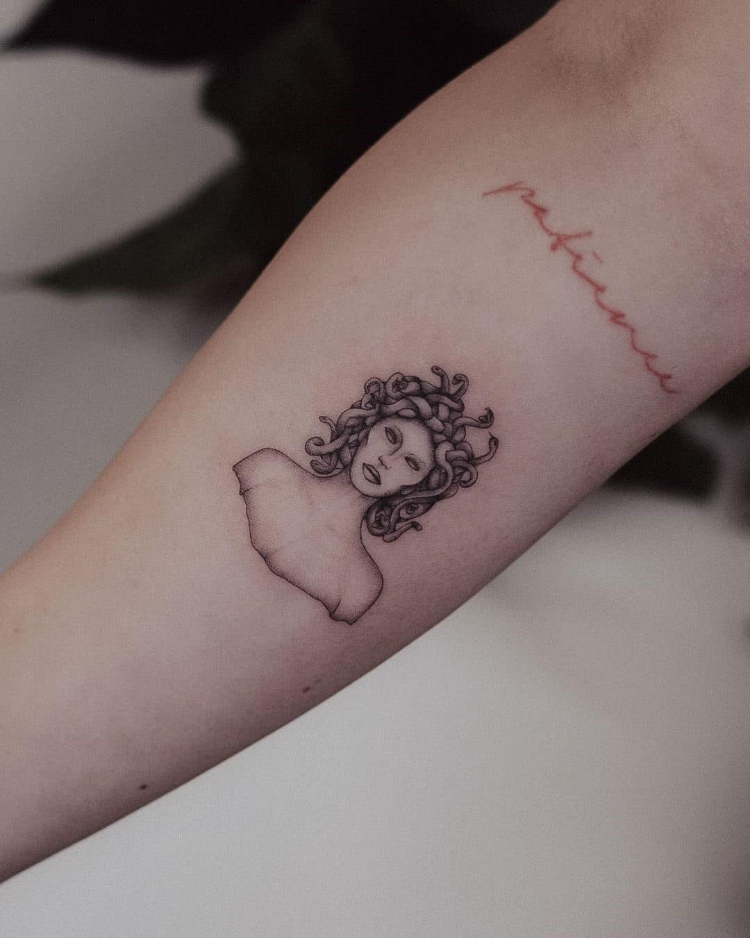 Tattoo Medusa lạnh lùng bí ẩn