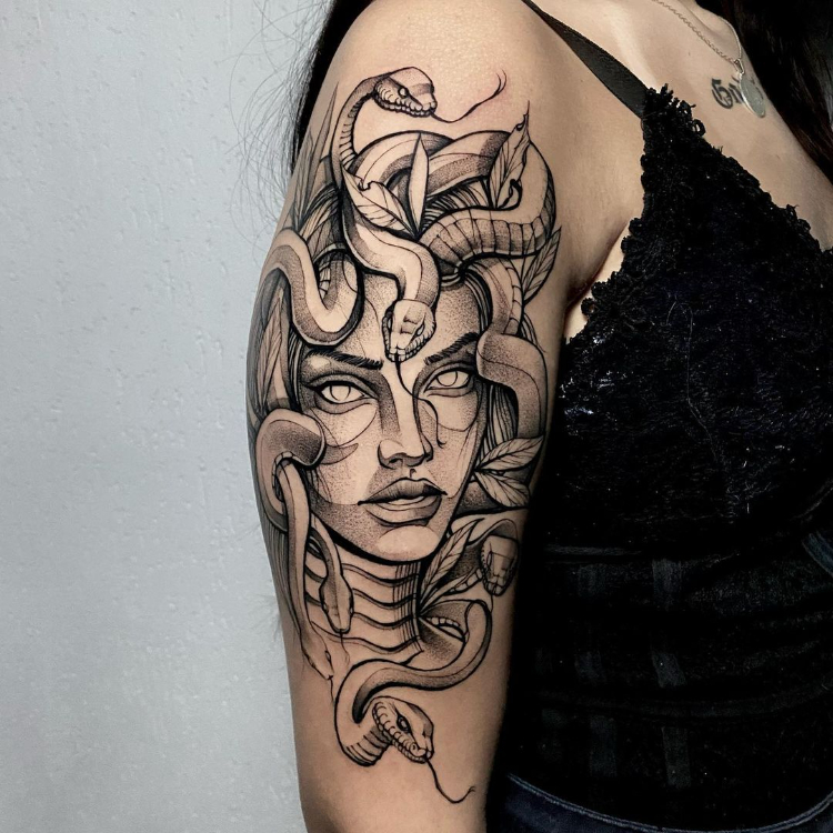 Mẫu tattoo Medusa cool ngầu ở bắp tay