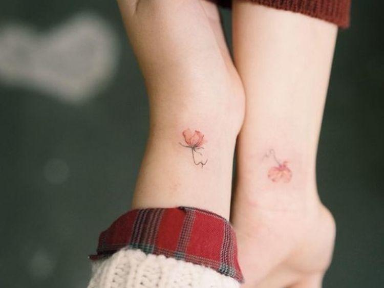 Hình xăm bông hồng mini