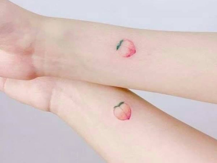 Hình xăm quả đào mini cute